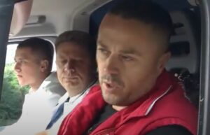 „ČOVJEK MOŽE DA UMRE SVAKOG MOMENTA, A NAMA NE DAJU DA PROĐEMO“: Kosovska policija zabranila vozilu Hitne da pomogne pacijentu (VIDEO)