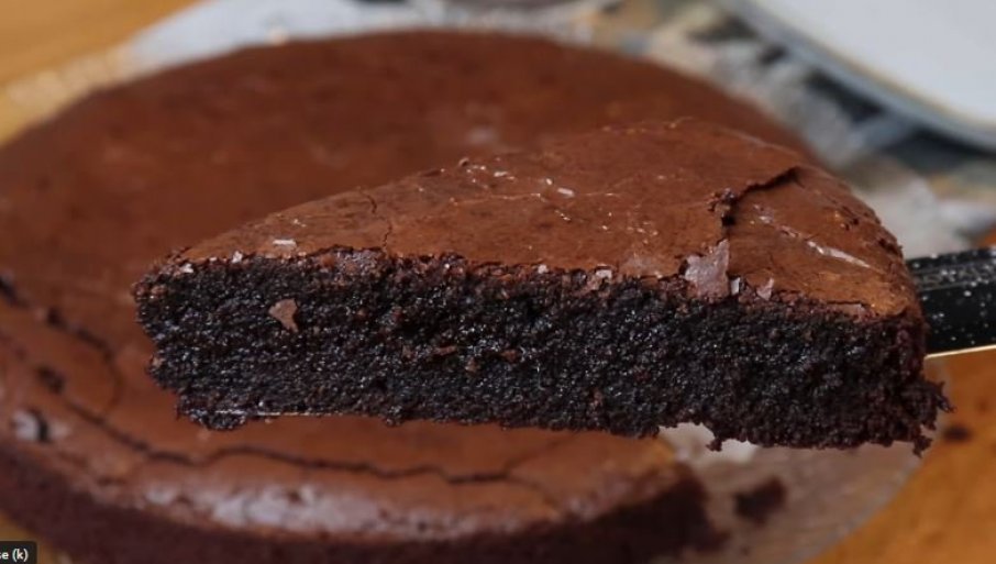 POSLASTICA KOJA SE TOPI U USTIMA: Recept za najbolju i najbržu čokoladnu tortu dolazi iz Švedske