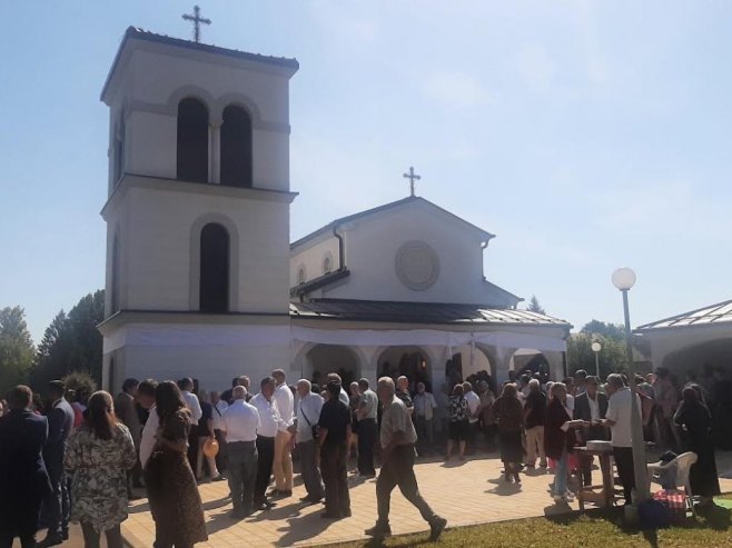 PUPOVAC I ARLOV MEĐU VJERNICIMA: Osveštan prvi pravoslavni hram u Vrginmostu