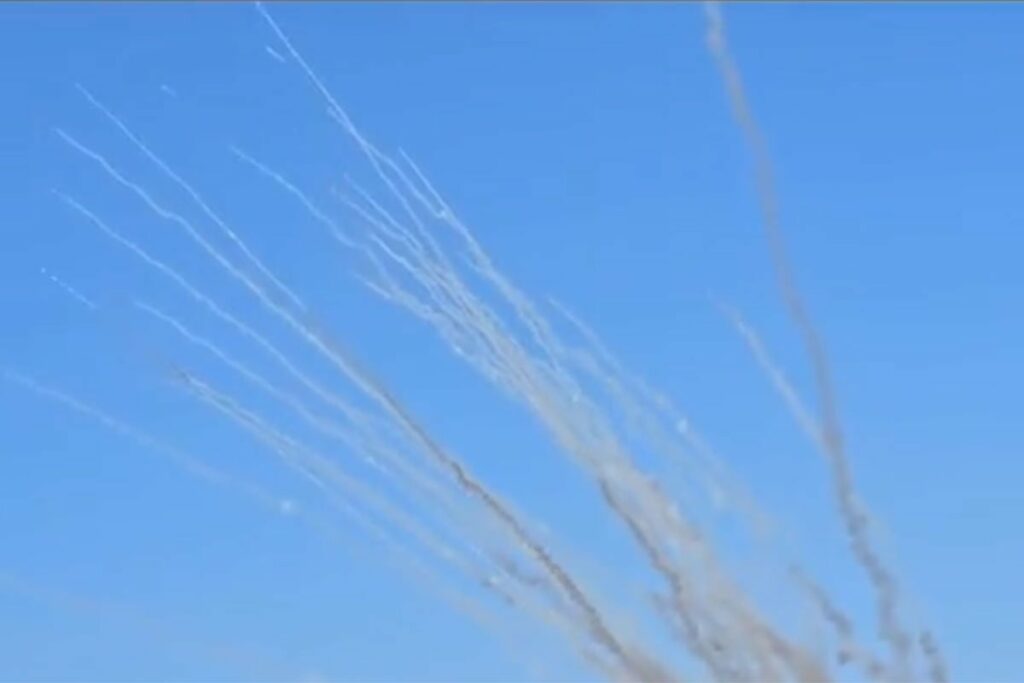 HAMES ISPUNIO PRIJETNJU: Stotine raketa poletjelo ka jugu Izraela (VIDEO)