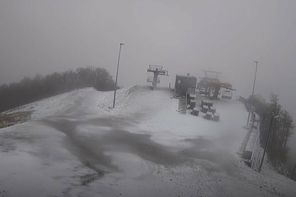 СТИГЛЕ ПРВЕ ПАХУЉЕ: У Хрватској и Словенији пао снијег (ФОТО)