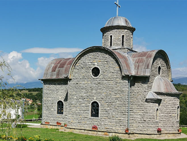 SKRNAVI SE SVE SRPSKO NA KOSMETU: Obijena crkva u selu Osojane