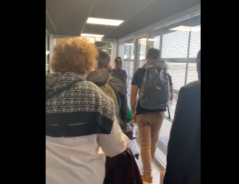 STRAŠNI PRIZORI IZ FRANCUSKE: Putnici evakuisani zbog dojava o bombama i sumnjivog prtljaga (VIDEO)