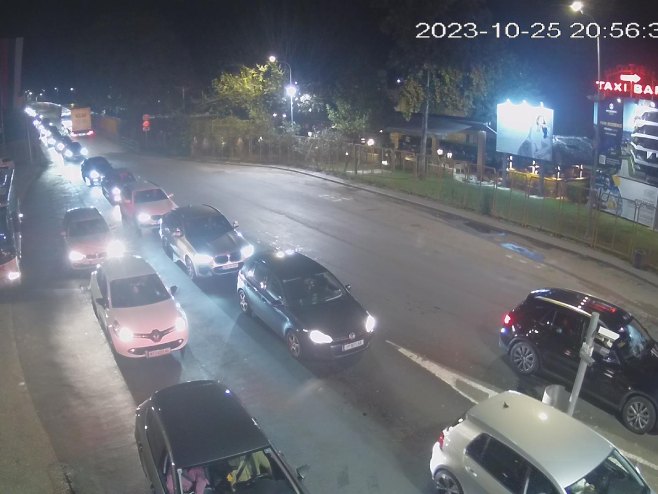 STVARAJU SE KOLONE NA GRANICAMA: Pojačan saobraćaj na nekoliko prelaza na ulazu u BiH