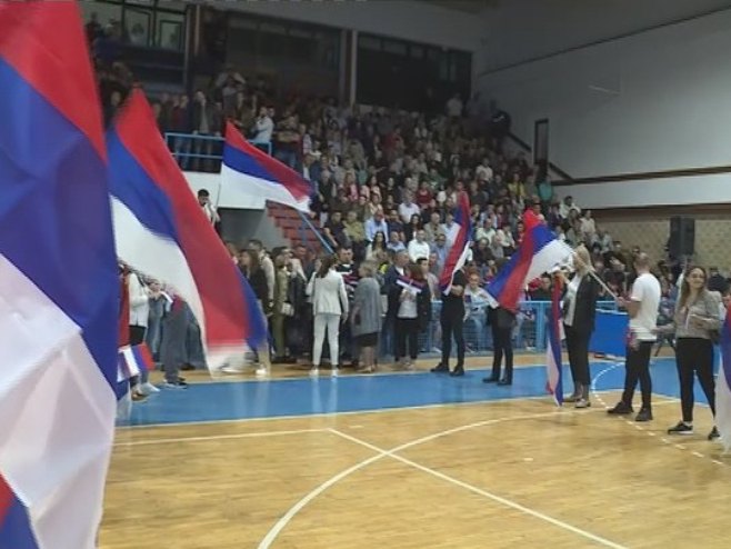 HERCEGOVINA NA NOGAMA: U Trebinju veliki narodni miting „Branimo Srpsku“ (FOTO)