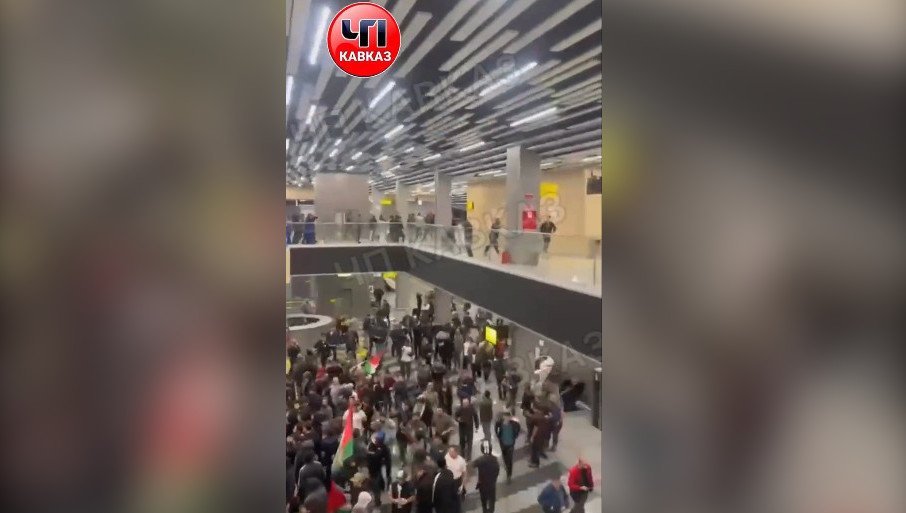 PALESTINCI JURIŠAJU NA TERMINAL: Demonstranti napravili haos na aerodromu u Dagestanu, traže putnike koji su doletjeli iz Izraela (UZNEMIRUJUĆI VIDEO)