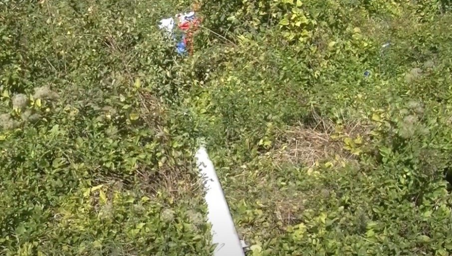 NOVI INCIDENT NA KiM: Polomljen jarbol sa srpskom zastavom na putu ka Banjskoj (VIDEO)