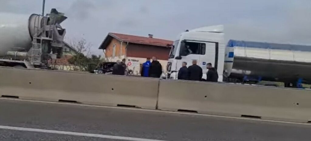 НЕСРЕЋА НА БРЗОЈ ЦЕСТИ КОД БАЊАЛУКЕ: Саобраћај се одвија отежано (ВИДЕО)