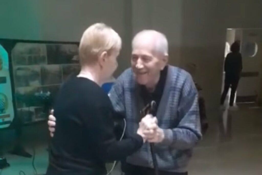 LJUBAV OPSTAJE SAMO AKO JE PRAVA: Par iz Doma penzionera Banjaluka oduševio plesom (VIDEO)