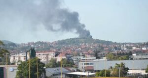 GUSTI DIM UZNEMIRIO GRAĐANE: Gorjela deponija u Banjaluci (VIDEO)