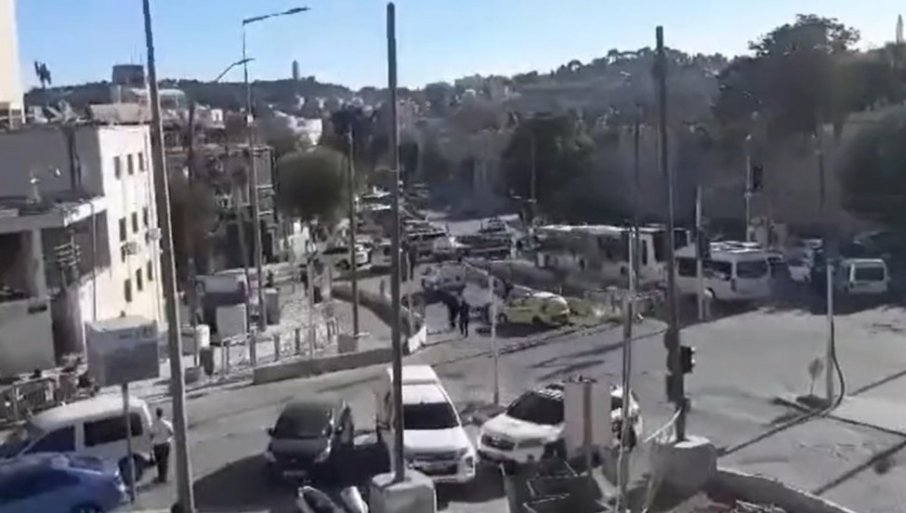 TERORISTIČKI NAPAD U JERUSALIMU: Izbodena dva izraelska policajca (VIDEO)