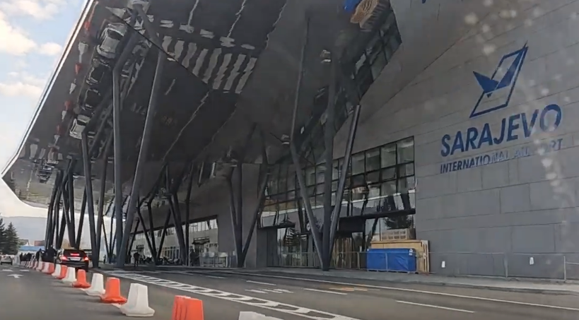 МАГЛА СЕ НЕ ПОВЛАЧИ: Отказани летови на аеродрому Сарајево
