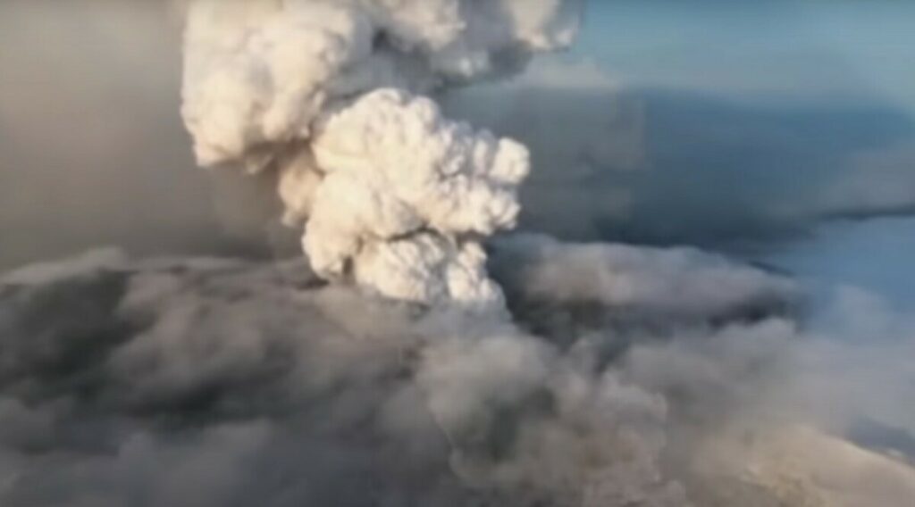 ОПШТИ ХАОС НА ИСЛАНДУ: Хиљаде људи евакуисано, расте опасност од ерупције вулкана