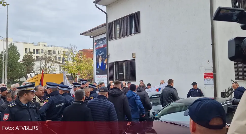 „NEĆEMO VAM NIŠTA“: Borci izviždali Konakovića, Nikšića i Fortu – Ipak ništa od šetnje Banjalukom