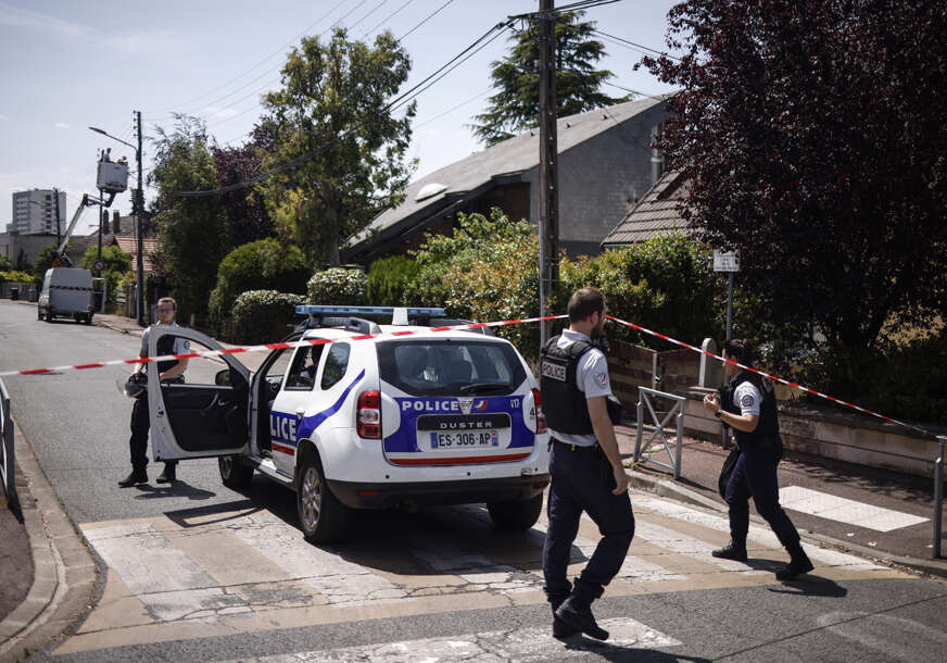 ДРАМА НА УЛИЦИ: Држављанин БиХ пијан покушао прегазити полицајце у Француској