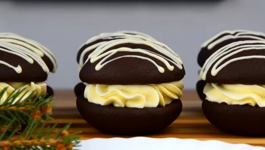 ČOKOLADNE VANILICE SA BIJELIM KREMOM: Najbolji sitni kolači na svijetu (RECEPT/VIDEO)