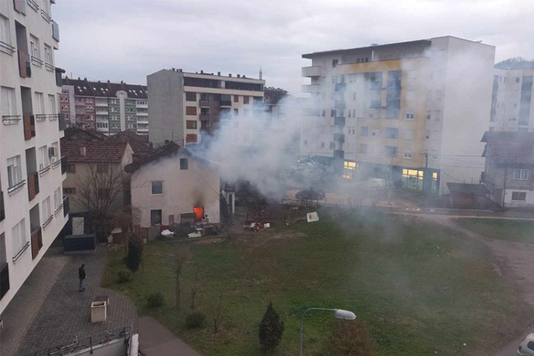 УГАШЕН ПОЖАР У БАЊАЛУЦИ: На срећу нема повријеђених