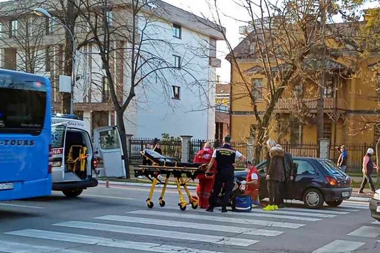SAOBRAĆAJKA U BANJALUCI: Ženu udario auto na pješačkom!