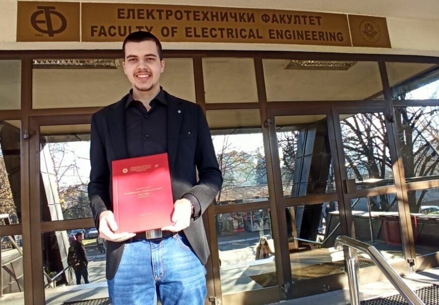 IZUZETAN USPJEH: Drago Šmitran, treći student od osnivanja ETF Banjaluka koji je studije završio s prosjekom 10