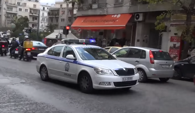 ТРЕБАО МУ НОВАЦ ЗА СНИМАЊЕ СПОТА: Грчки репер ухапшен због пљачке банкомата