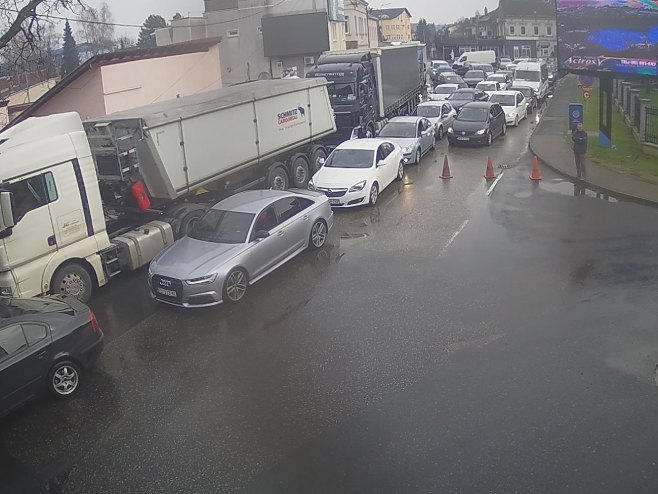 GUŽVE NA GRANICAMA: Pojačana je frekvencija vozila na izlazu iz BiH