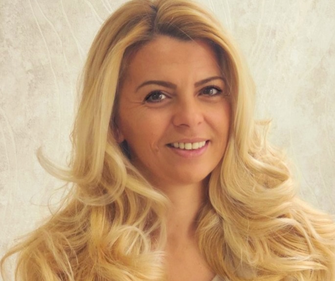 „TREBA UMJETI NARASTI DO SRCA“ Neda Gavrić o praštanju, prvoj zbirki priča i bakinim poukama iz djetinjstva (FOTO/VIDEO)