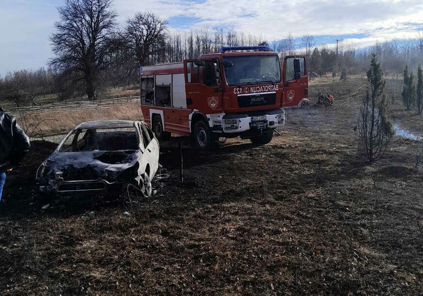 ПОЖАР У МИЛИЋИМА: Изгорјела два аутомобила, ватрогасци спријечили већу штету (ФОТО)