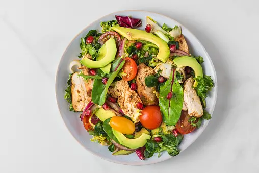 SVI ĆE HTJETI DA JE PROBAJU: Obogatite trpezu sa slavskom pilećom salatom