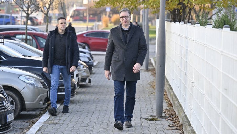 LAŽI OPOZICIONIH MEDIJA U SRBIJI: Izmislili da je Vučić glasao u društvu Nikole Petrovića