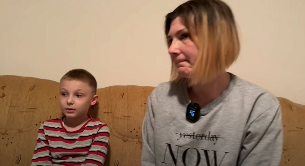 „ŠTA ĆE MOJ SIN BEZ MENE“ Očajna majka vodi bitku sa opakom bolešću, a ovo dijete ima samo nju (VIDEO)