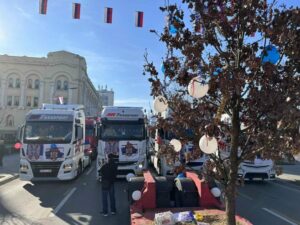 SRPSKA NASTAVLJA TRADICIJU: Grbić – U defileu povodom Badnjeg dana i Dana Republike 100 kamiona