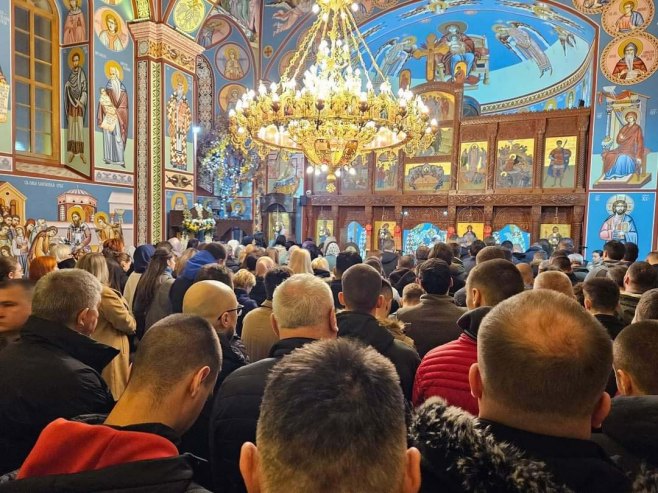 „SRPSKI NAROD UTEMELJEN NA VJERI“: Širom Srpske služene božićne liturgije