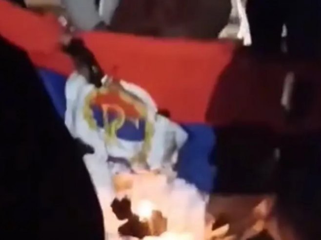 SMETA IM SVE ŠTO JE SRPSKO: Mladić ispitan zbog paljenja zastave Srpske u Zenici