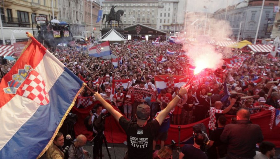 СКАНДАЛ У АУСТРАЛИЈИ: Хрвати на трибине унијели усташку заставу