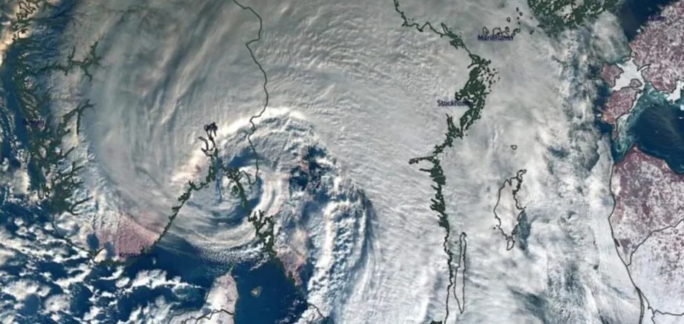 УТИЧЕ НА ВРИЈЕМЕ: Огромни циклон који је изазвао хаос широм Европе снимљен из свемира
