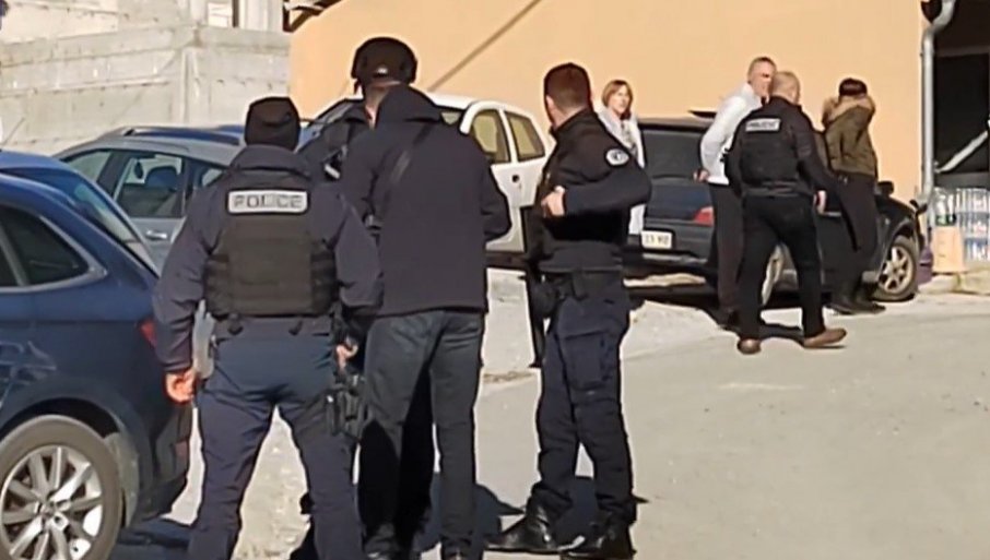 KURTIJEVA POLICIJA PRAVI HAOS PO KOSOVSKOJ MITROVICI: Hapšenje završilo pucnjavom, projektile „zaustavili“ zidovi i fasade (VIDEO)