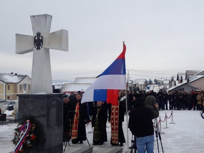 ЖИВОТЕ ДАЛИ ЗА СЛОБОДУ СРПСКЕ: Поводом 9. јануара положени вијенци на Спомен-гробљу Нови Зејтинлик