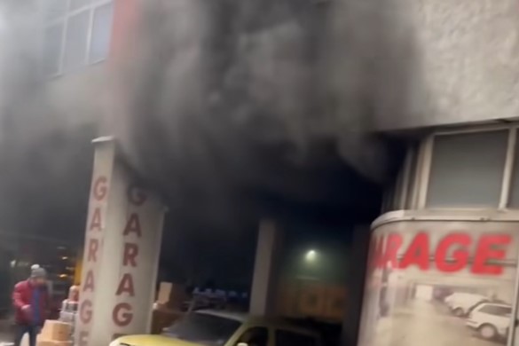 POŽAR NA SARAJEVSKOJ PIJACI: Na terenu tri vatrogasna vozila (VIDEO)
