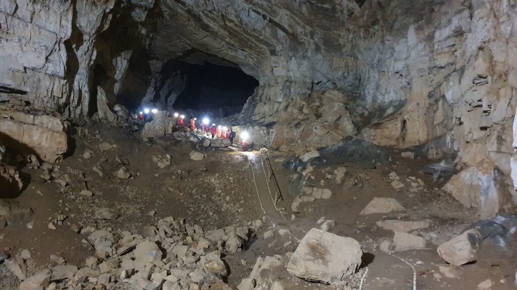 PORODICA BILA ZAGLAVLJENA U PEĆINI: Akcija spašavanja u Križnoj jami uspjela nakon dva dana (FOTO)