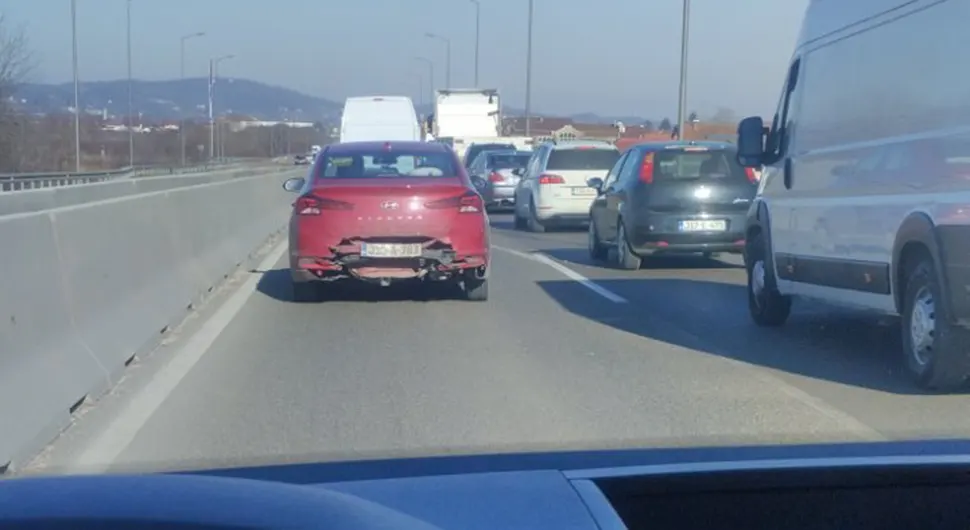 VOZAČI, OPREZ : Sudar na brzoj cesti Banjaluka-Laktaši, saobraćaj se odvija jednom trakom