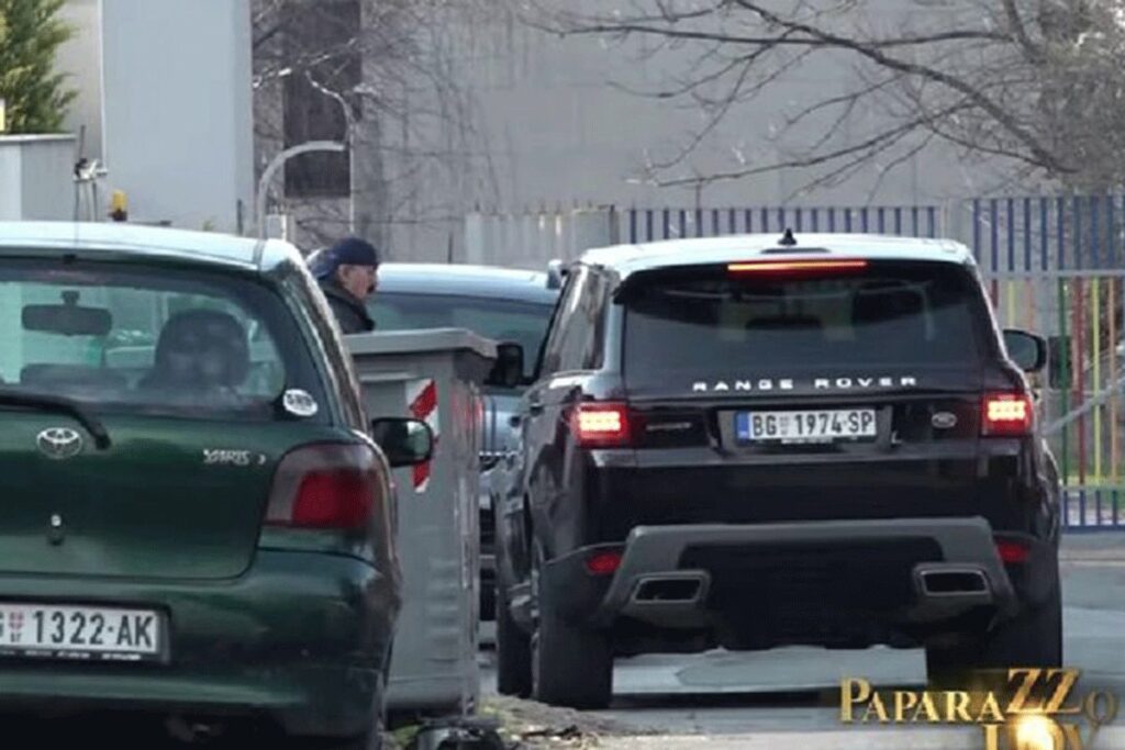 NAKON ŠTO SE ISELILA IZ PORODIČNE VILE: Ovako je izgledao susret Harisa i Meline Džinović (VIDEO)
