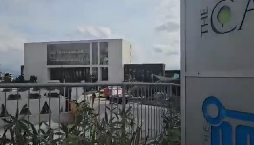 NAREĐENA EVAKUACIJA: Curi hlor u hotelu u Splitu, jedna osoba u bolnici (VIDEO)