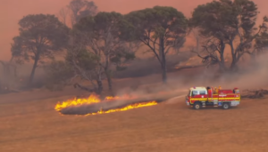 BIJESNE ŠUMSKI POŽARI U AUSTRALIJI: Opustošeno 16.000 hektara, stanovništvo se evakuiše (VIDEO)