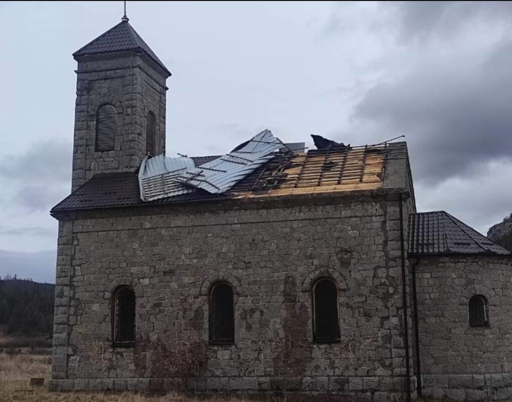 NEVRIJEME NAPRAVILO OGROMNU ŠTETU: Oštećen Hram Silaska Svetog Duha na apostole u selu Preodac