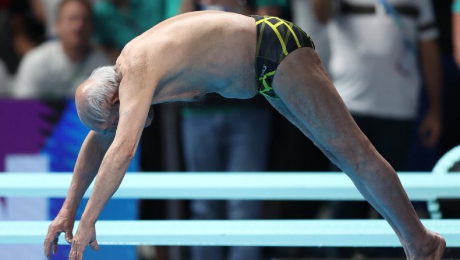 ЧУДО НЕВИЂЕНО! Стогодишњак скакао у воду на Свјетском првенству у Дохи (ВИДЕО)