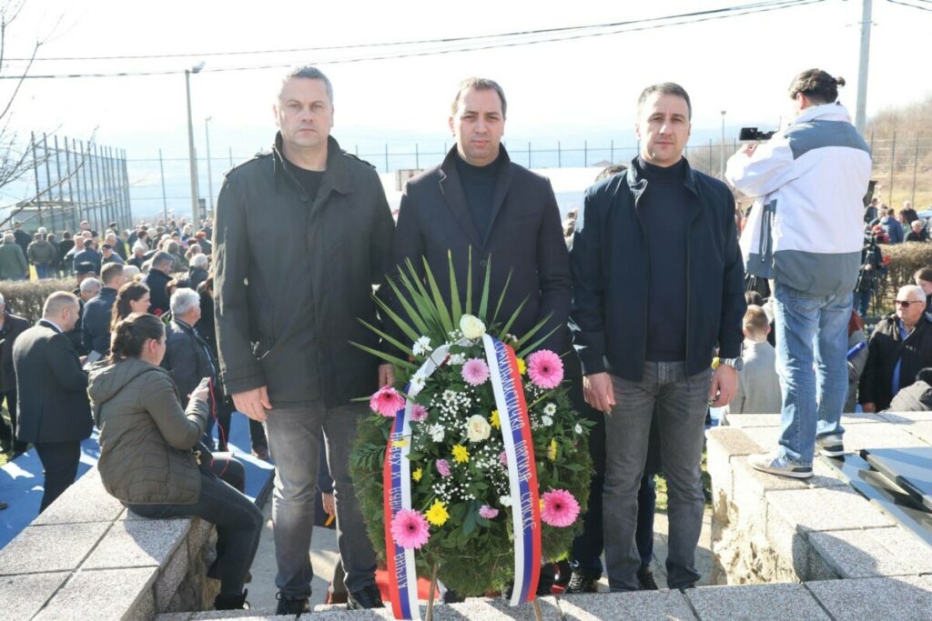 „FORMIRANJE SRPSKE JE ISPUNJEN DUG PREMA PRECIMA“: Selak položio cvijeće na spomenik stradalim Srbima u Drakuliću (FOTO)