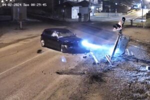 AUTOM SE ZABIO U RAMPU: Sobraćajna nesreća na pružnom prelazu