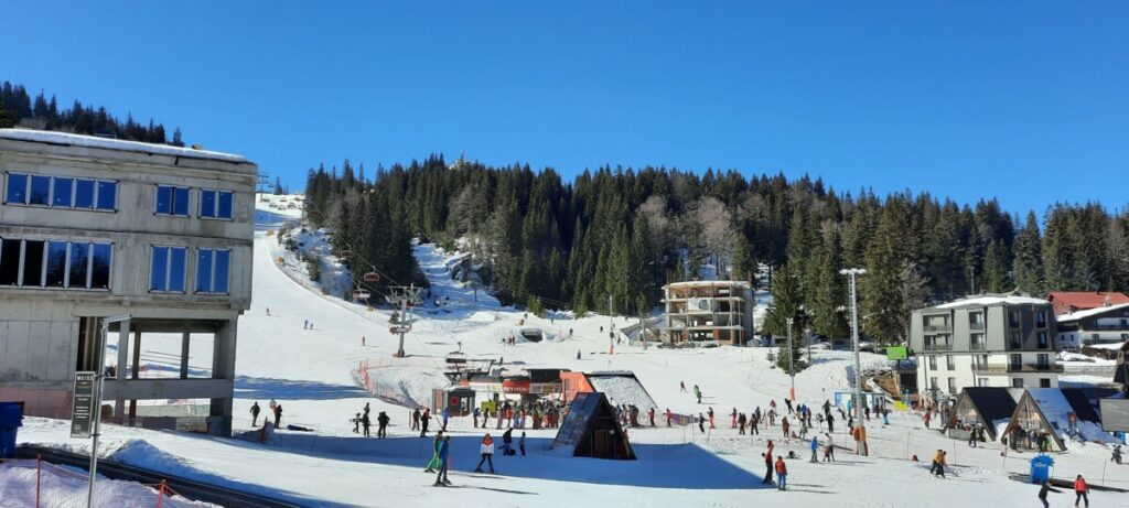 SUTRA PRVO SANKANJE NA JAHORINI: Snijeg najavio početak zimske sezone