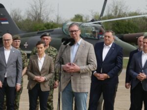ВОЈНА МОЋ СРБИЈЕ ВАЖНА ЗА СРПСКУ: Додик и Вучић обишли јединице Ратног ваздухопловства и ПВО (ФОТО)