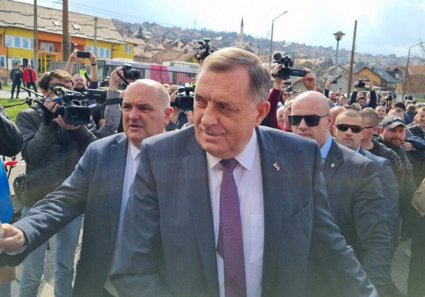 „RIJEČ JE O SIMULIRANOM SUĐENJU“: Reakcije iz Srpske na sudski postupak protiv Dodika i Lukića